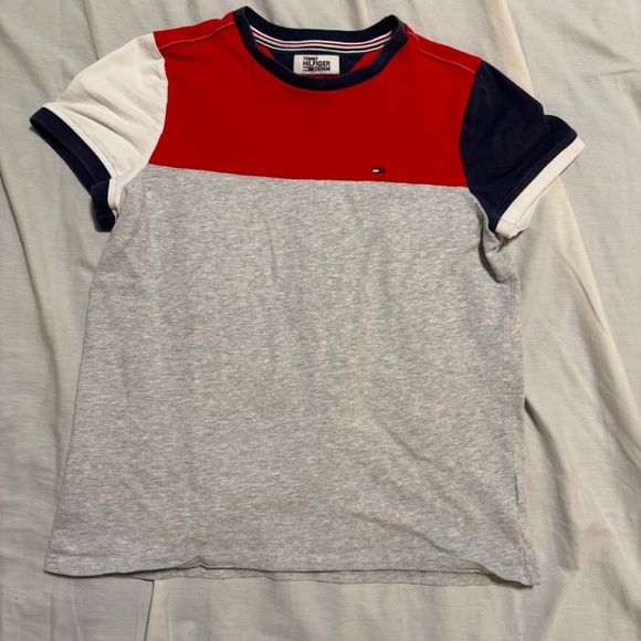 used Tommy Hilfiger t-shirt in good condition - Picture 3 of 8